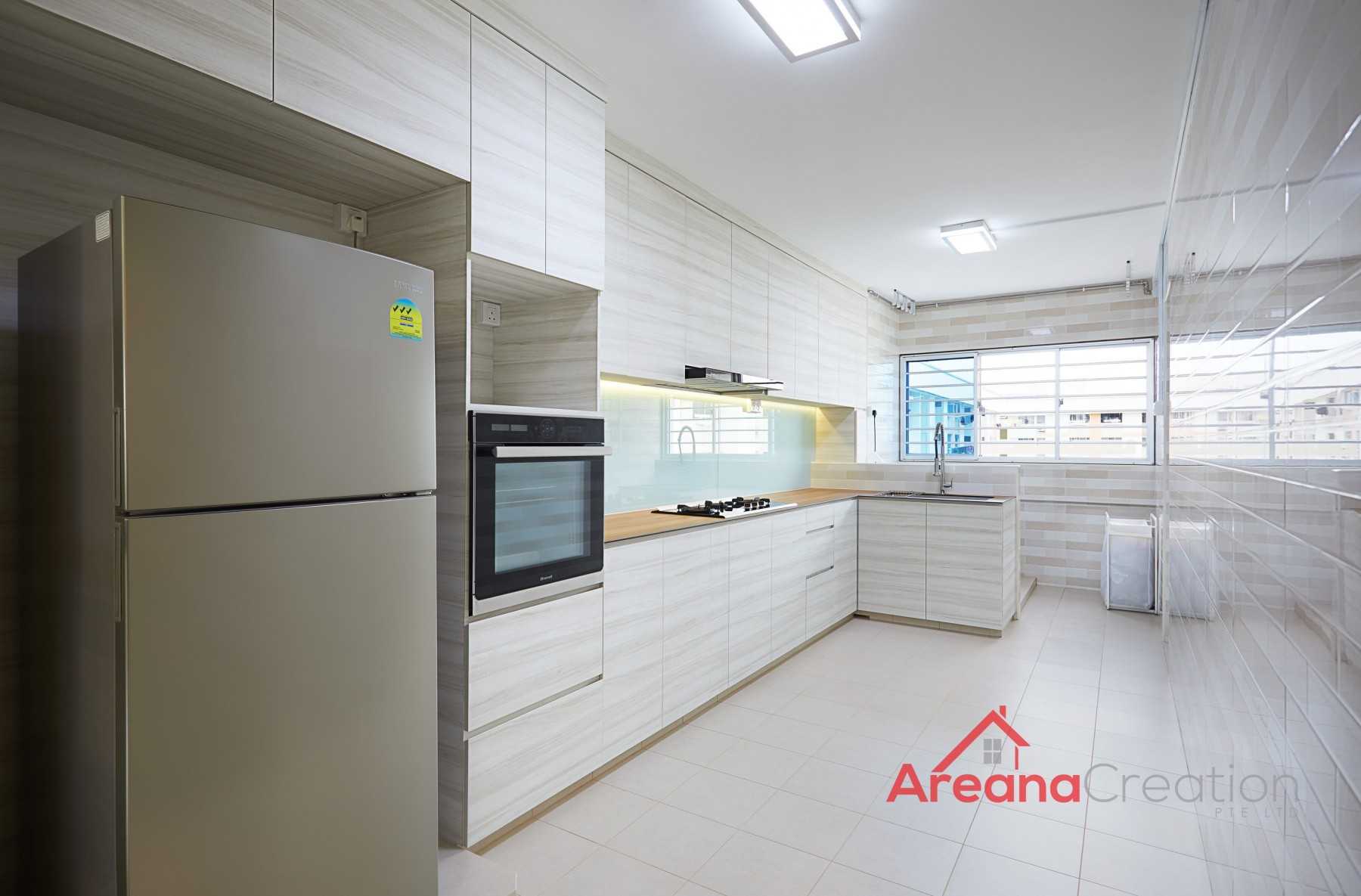 Contemporary Kitchen with Open Kitchen and Kitchen Backsplash