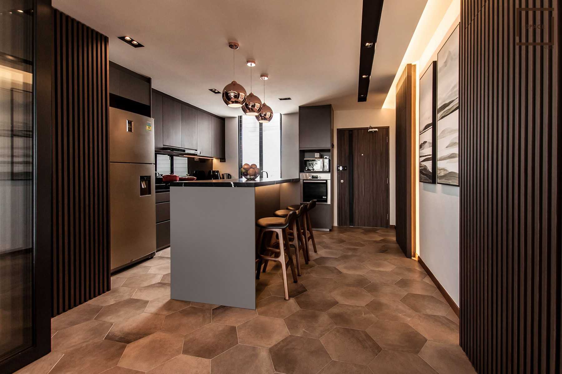 Contemporary Kitchen with Open Kitchen and Kitchen Accessories