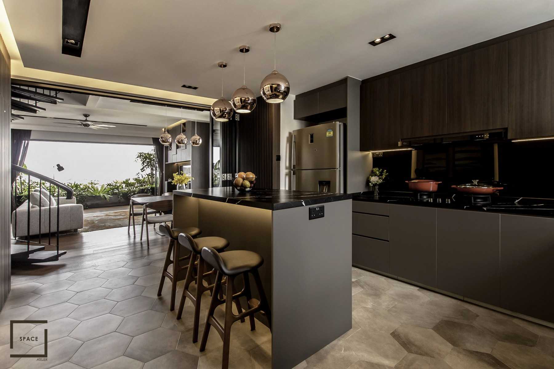Contemporary Kitchen with Kitchen Island and Open Kitchen