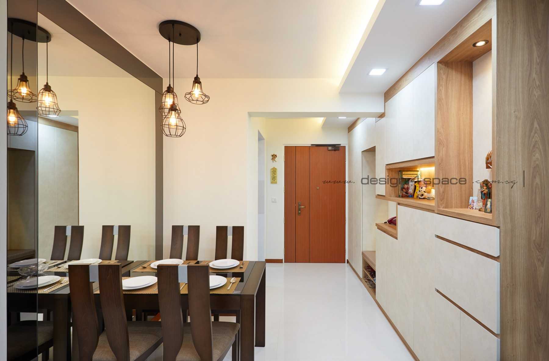 Contemporary Dining Room with Dining Table and Dining Chairs