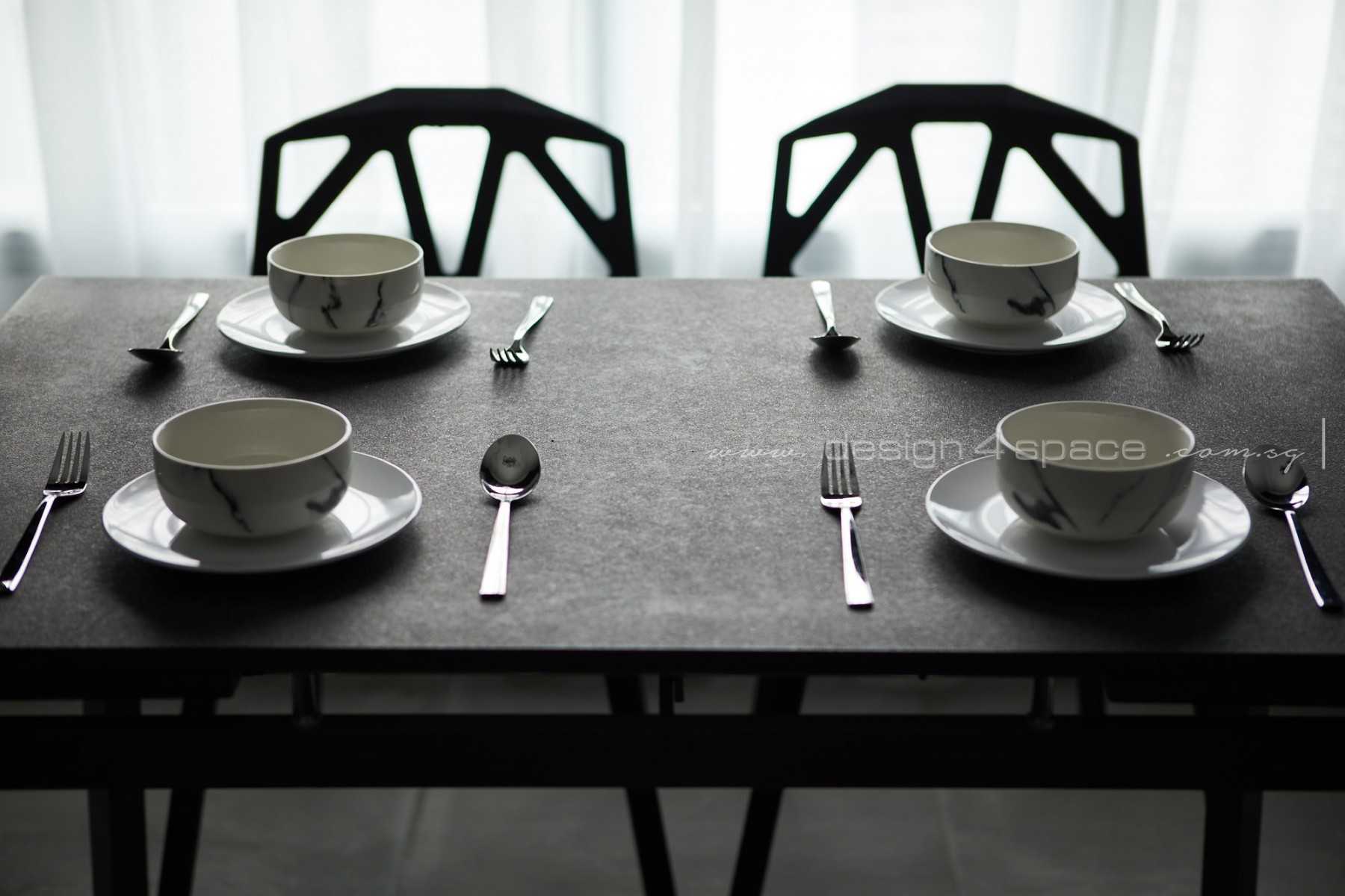 Contemporary Dining Room with Dining Table and Dining Chairs