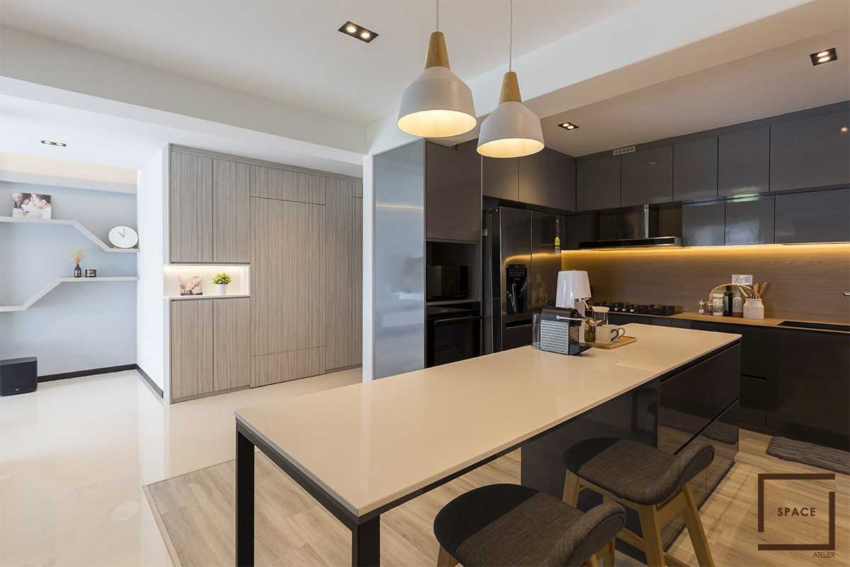 Scandinavian Dining Room with Drop Ceiling and Dining Table