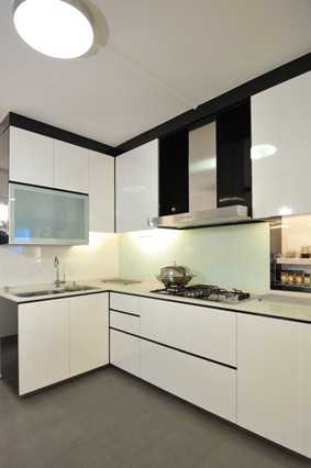 Contemporary at 21. HDB EA IN NORTH AREA