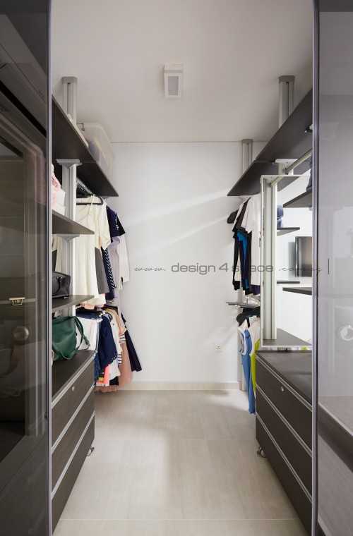 Scandinavian Walk-in Wardrobe at Punggol | Waterway Sunray