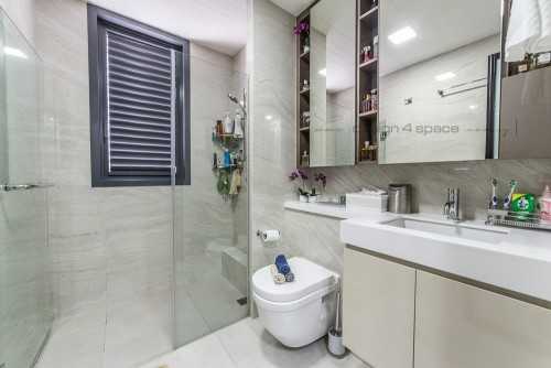 Contemporary Bathroom at Yishun | The Signature