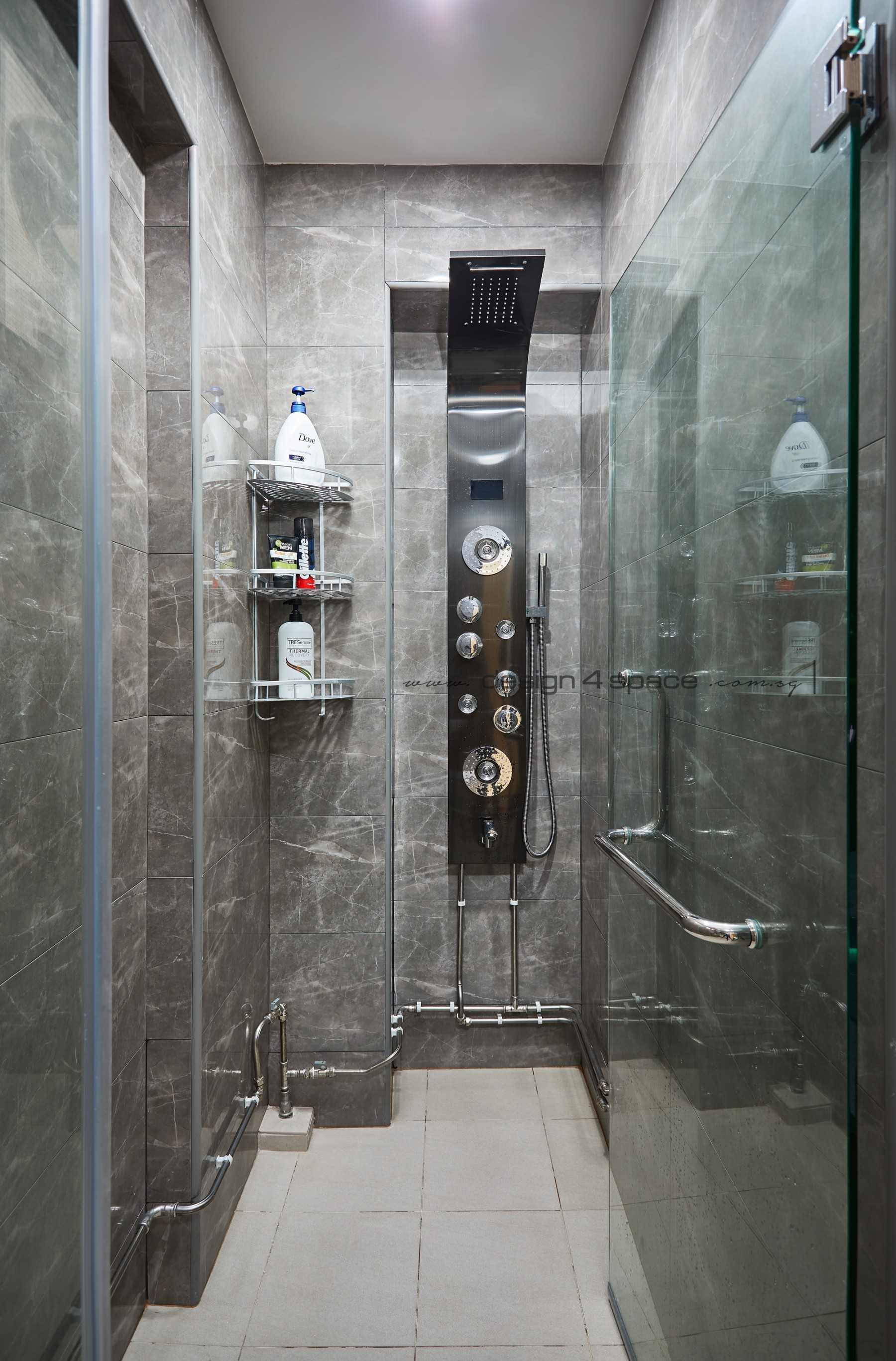 Contemporary Bathroom with Homogeneous Tiles and Bathroom Accessories