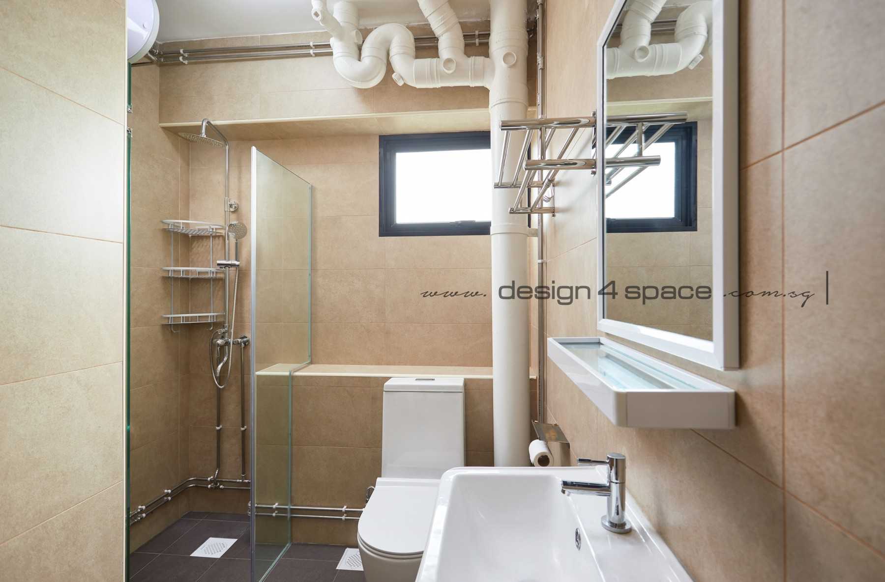 Contemporary Bathroom with Mirror and Bathroom Storage
