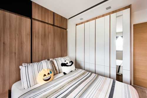 Contemporary Bedroom at woodland