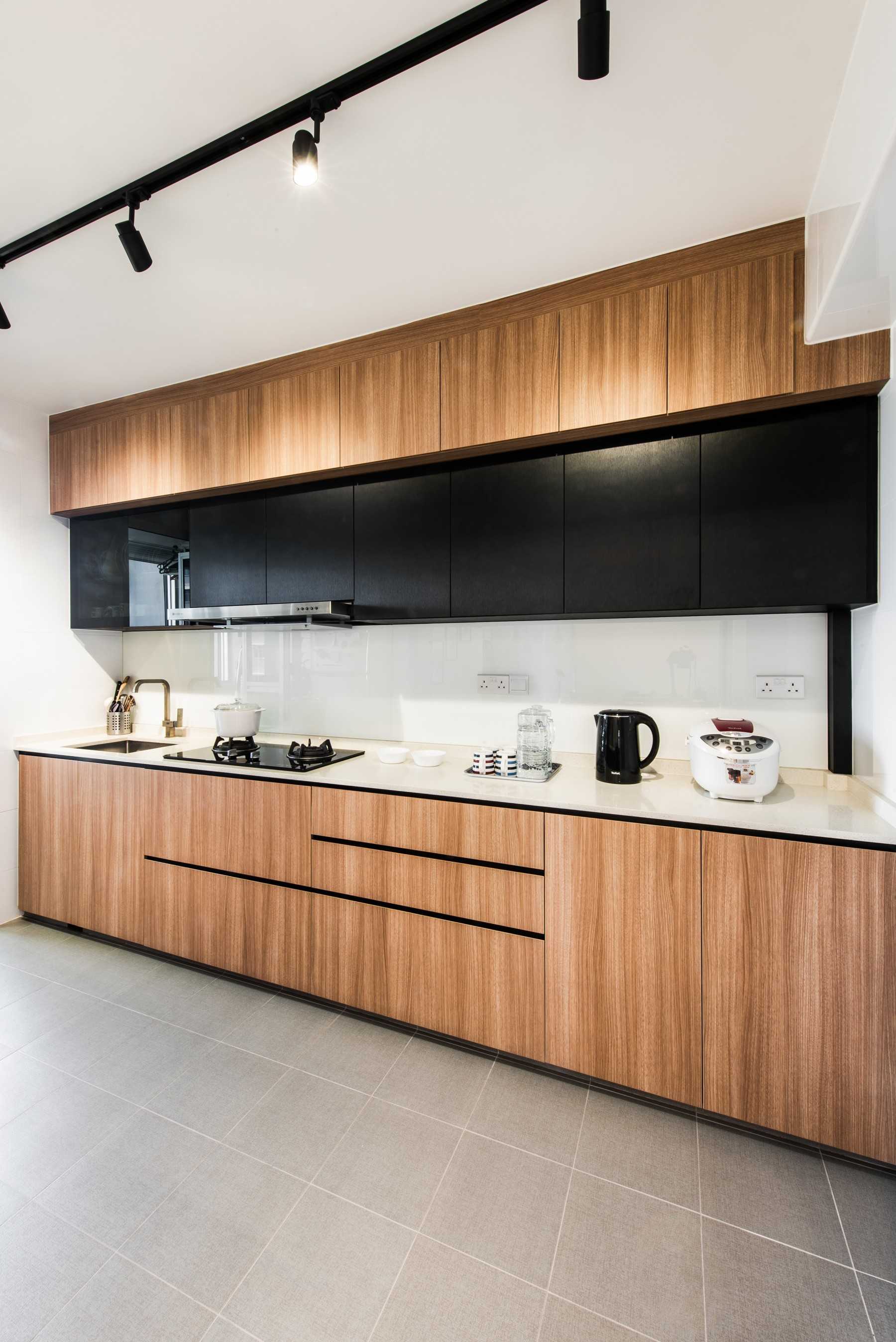 Contemporary Kitchen with Countertop and Homogeneous Tiles