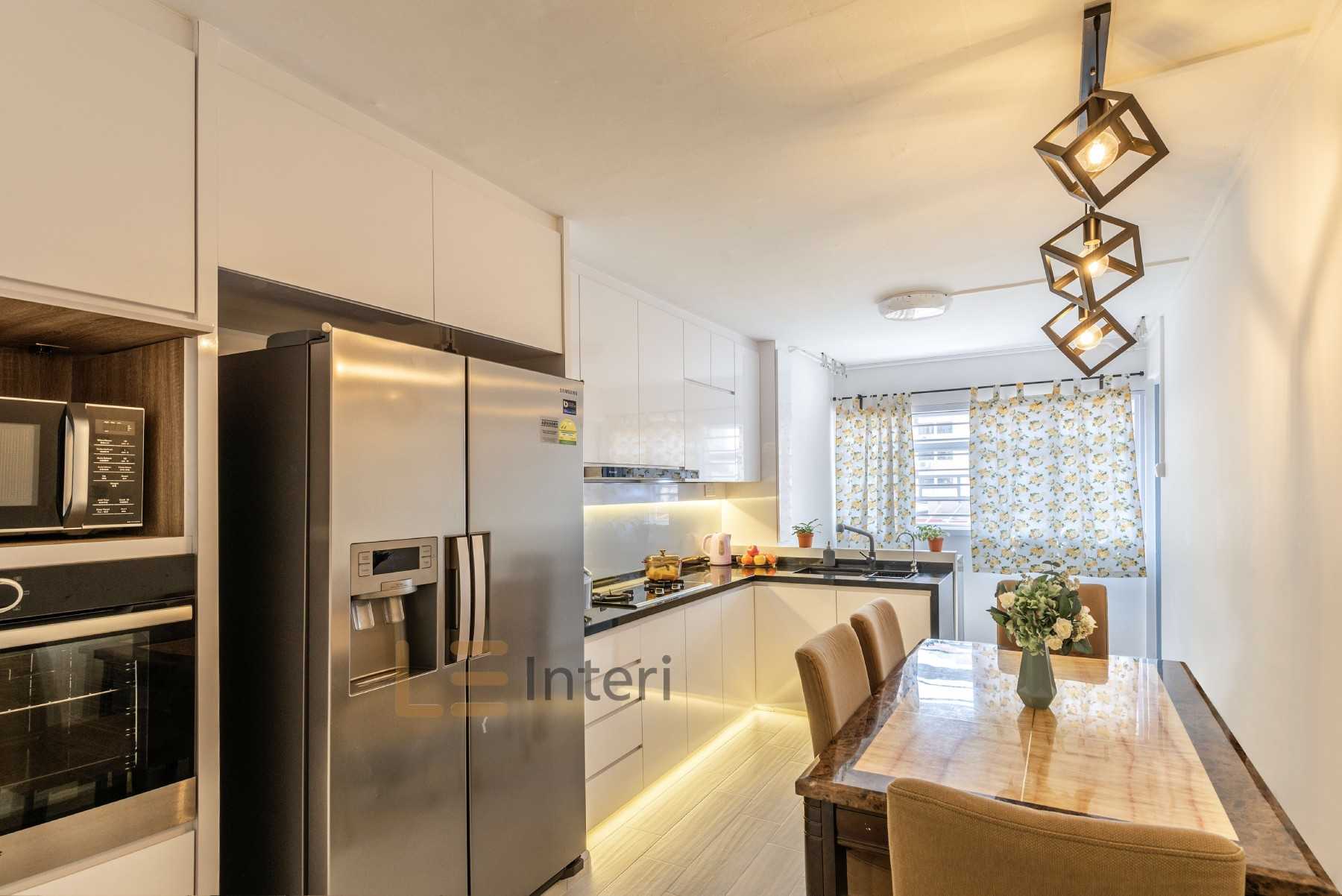 Contemporary Kitchen with Homogeneous Tiles and Kitchen Backsplash