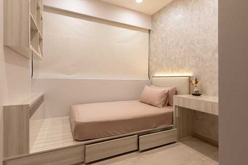 Contemporary Bedroom at 139 Pasir Ris Grove
