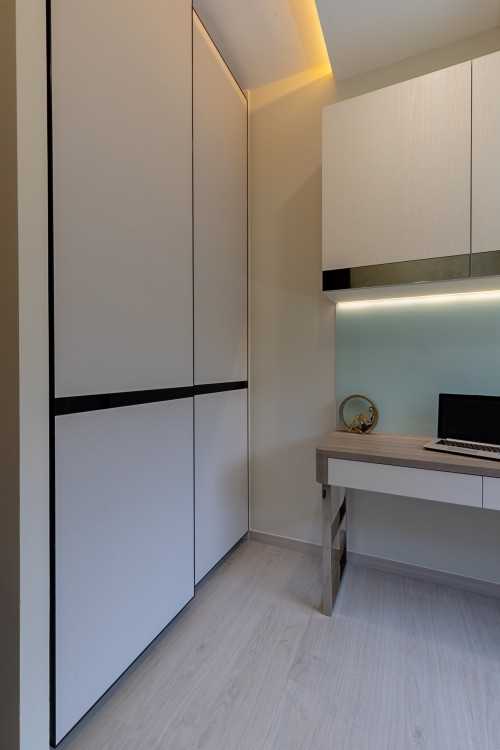 Contemporary Bedroom at 139 Pasir Ris Grove