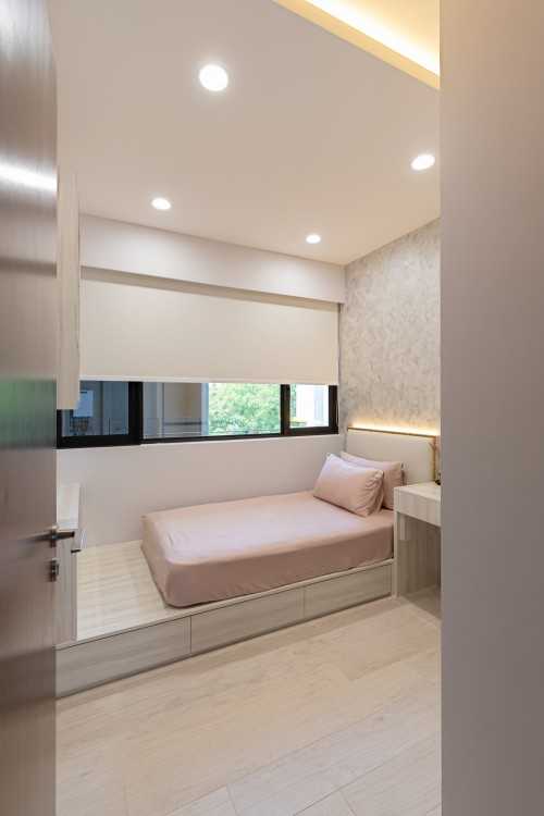 Contemporary Bedroom at 139 Pasir Ris Grove