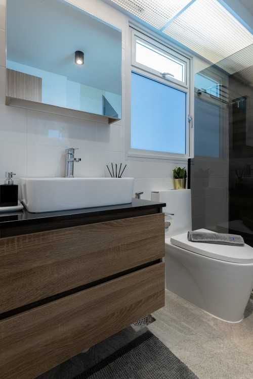 Modern Bathroom at Bukit Batok West Avenue 6