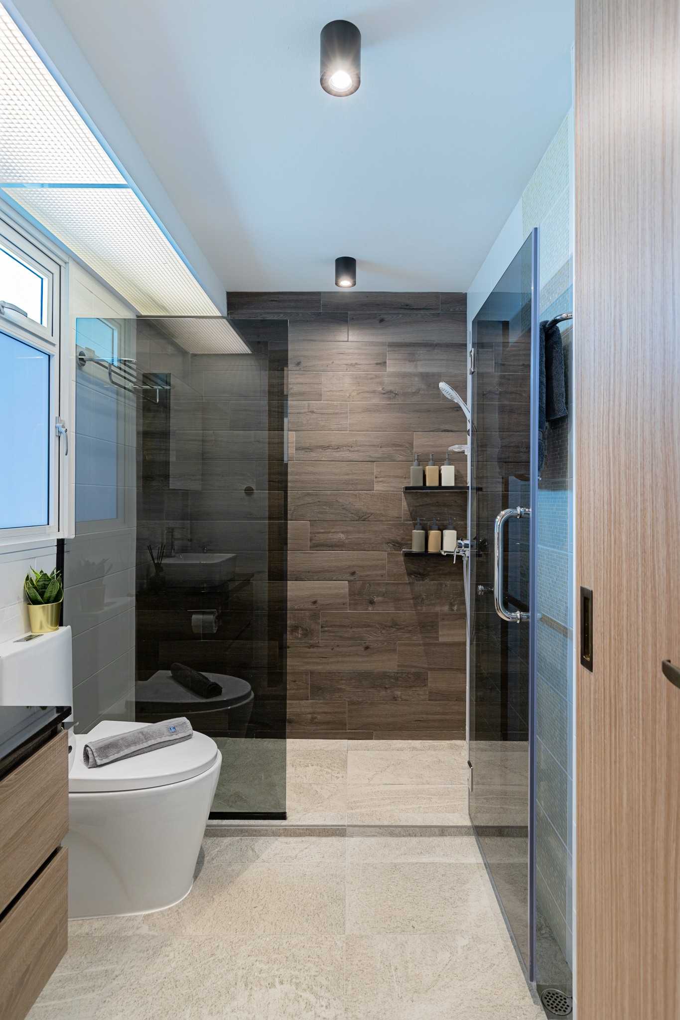 Modern Bathroom with Shower Screen and Toilet Bowl