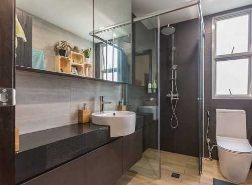 Minimalist Bathroom at the alcove