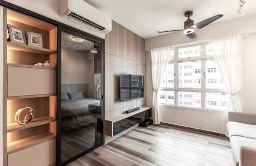Contemporary Living Room at Bukit Batok West Avenue 6