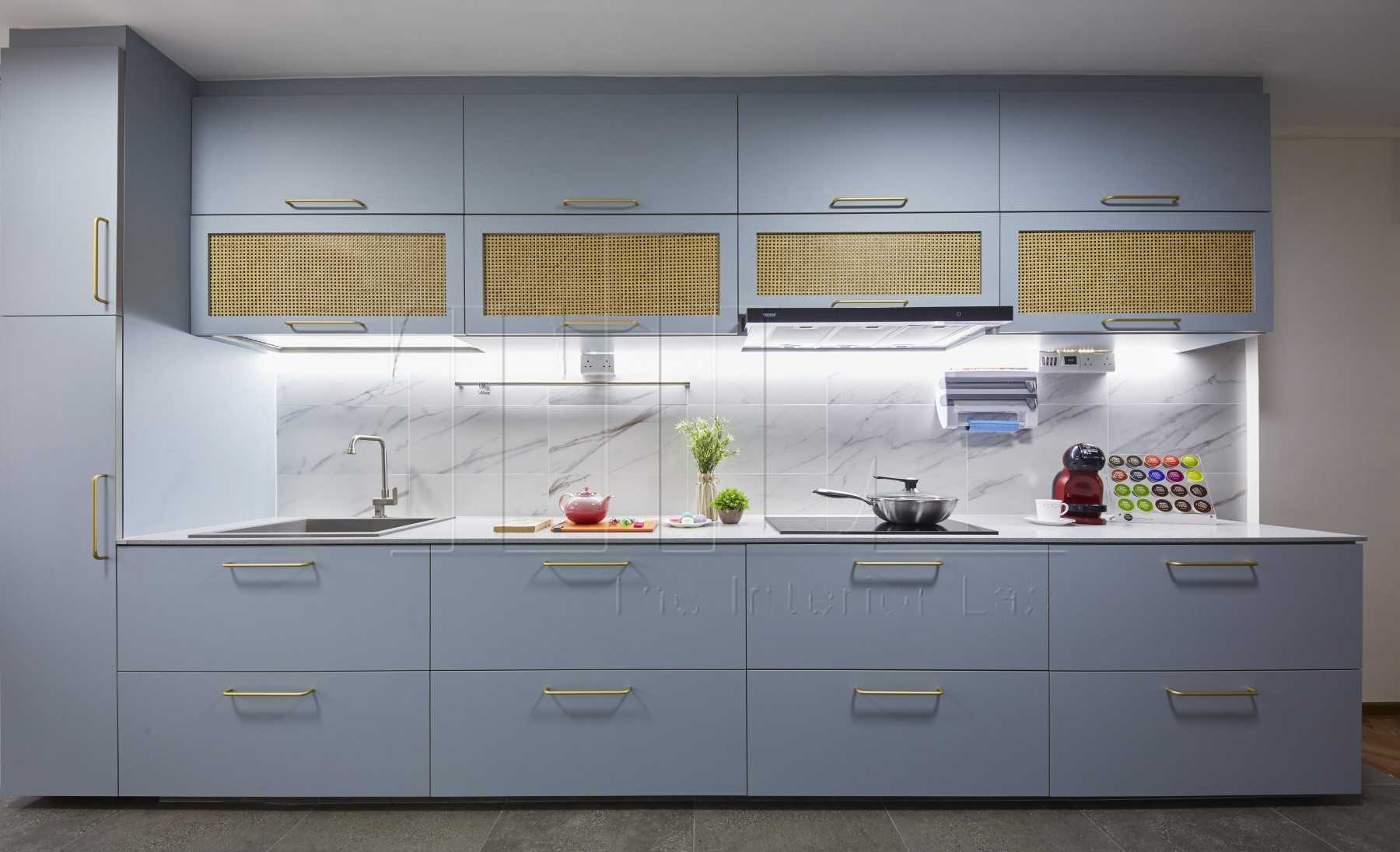 Eclectic Kitchen with Countertop and Homogeneous Tiles