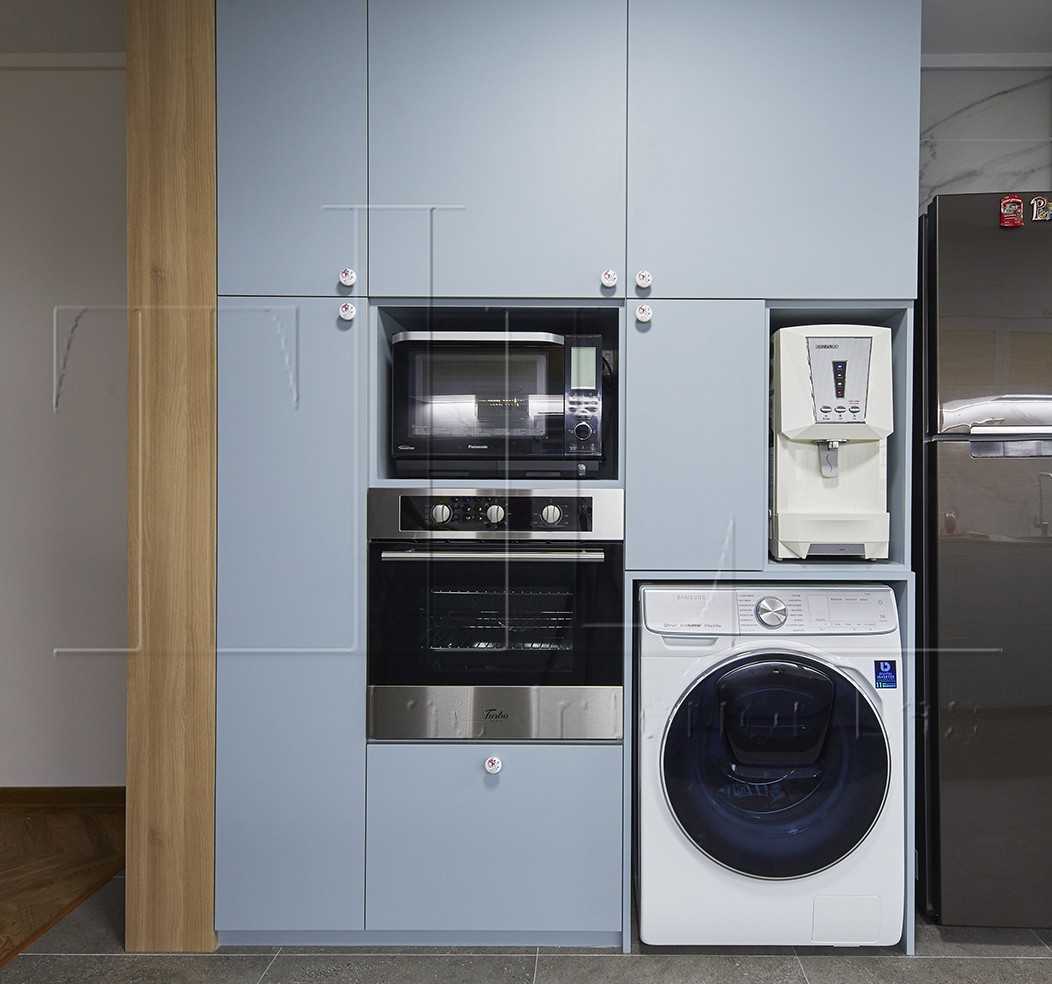 Eclectic Kitchen with Homogeneous Tiles and Washing Machine