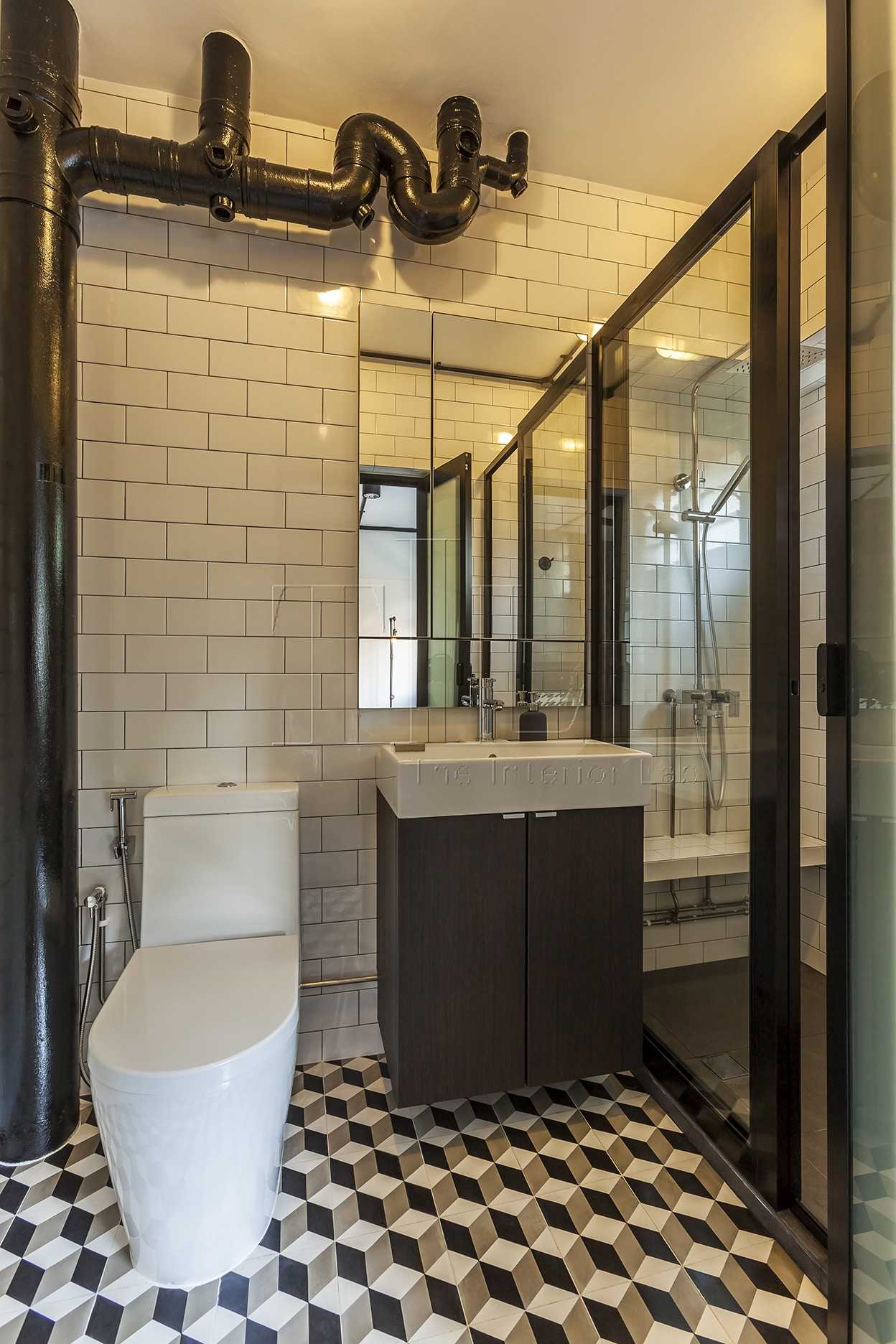 Vintage Bathroom with Homogeneous Tiles and Mirror
