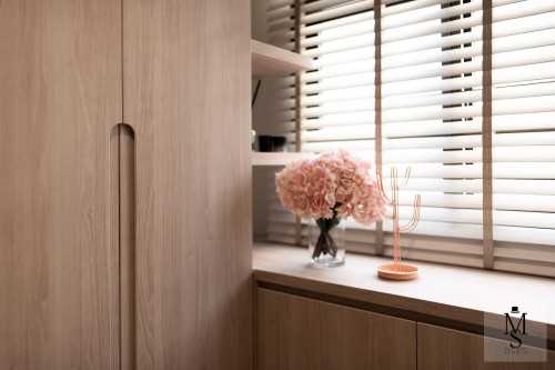 Scandinavian Walk-in Wardrobe at Toa Payoh Apex