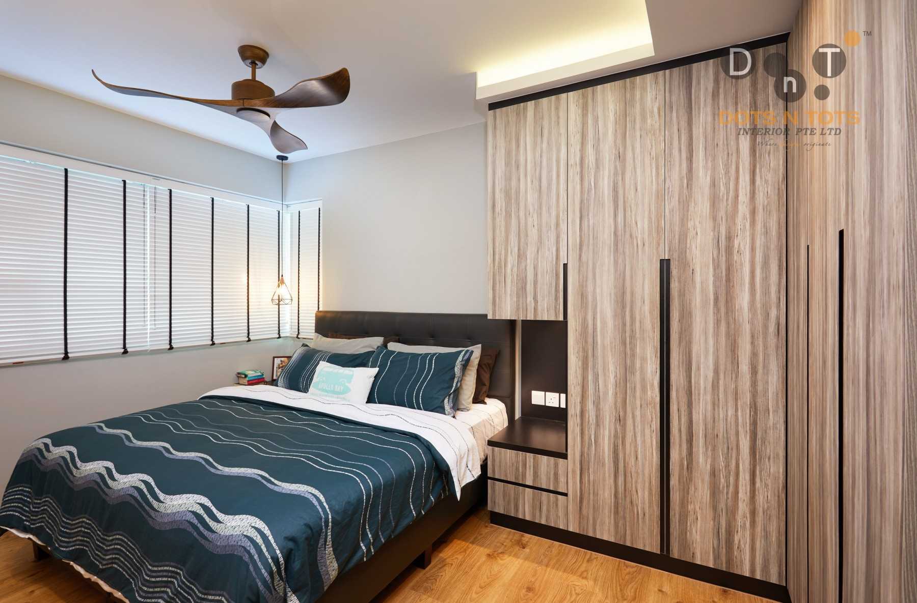 Contemporary Bedroom with Vinyl Flooring and Homogeneous Tiles