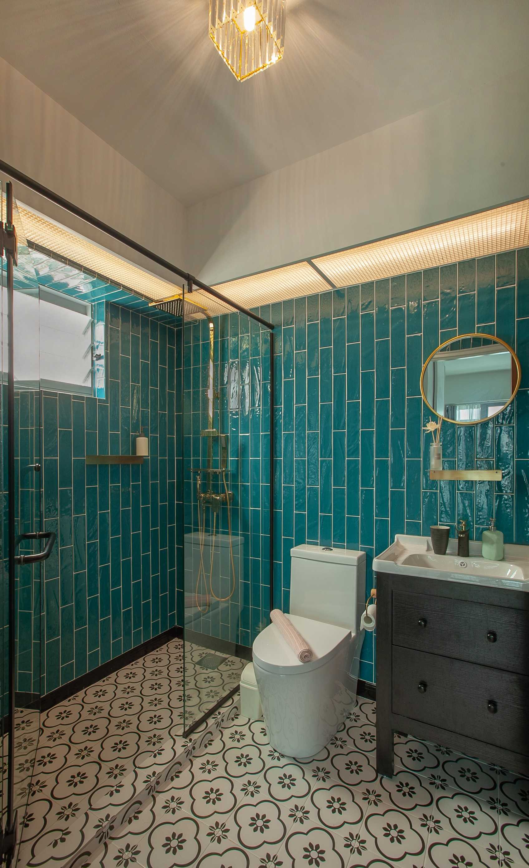 Transitional Bathroom with Mirror and Wall Mirror