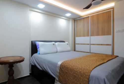 Contemporary Bedroom at Telok Blangah Crescent