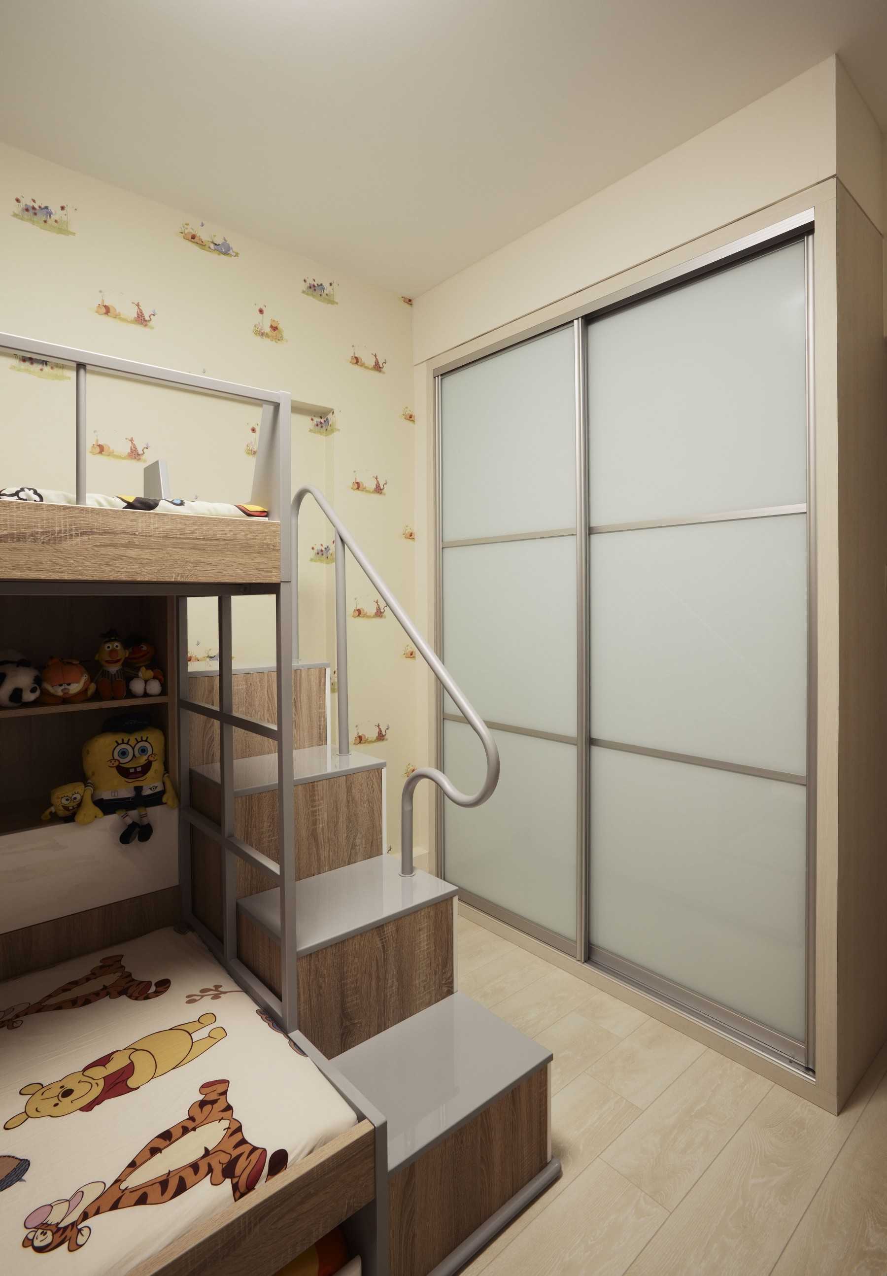 Contemporary Bedroom with Vinyl Flooring and Wardrobe