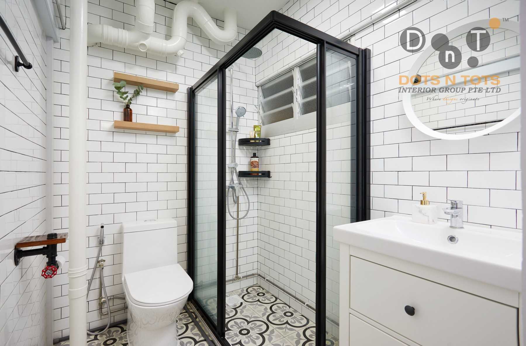 Vintage Bathroom with Bathtub and Bathroom Accessories