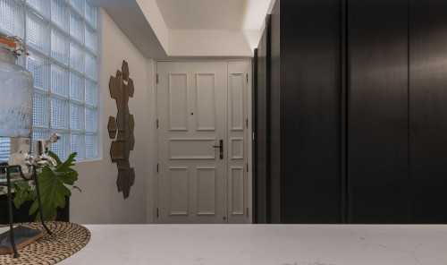 Vintage Foyer at Resale Apartment at Bedok North (Contemporary Vintage)