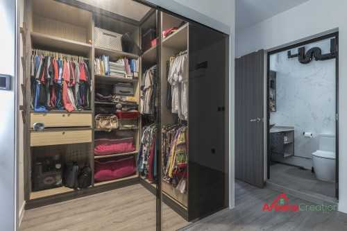 Contemporary Walk-in Wardrobe at Teck Ghee Vista