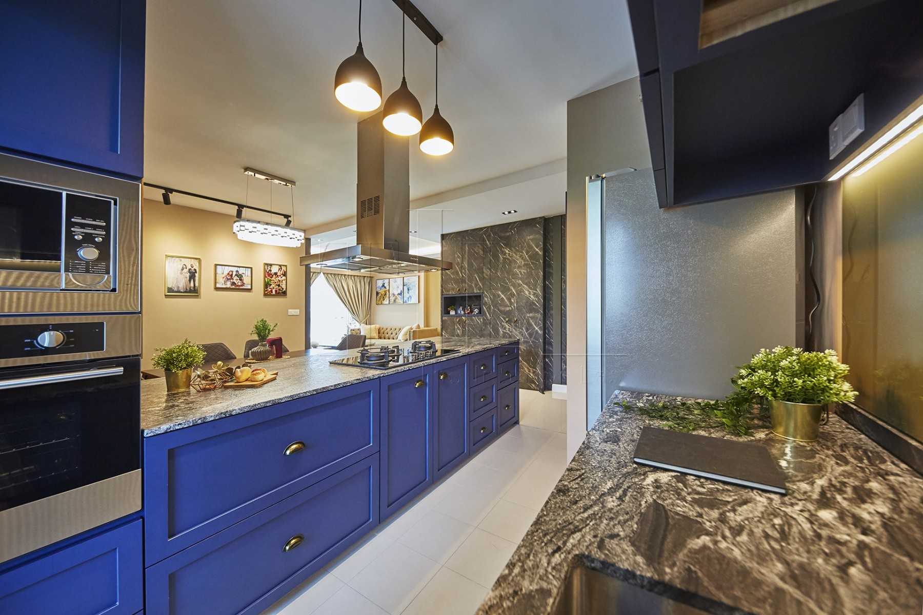 Contemporary Kitchen with Countertop and Kitchen Island
