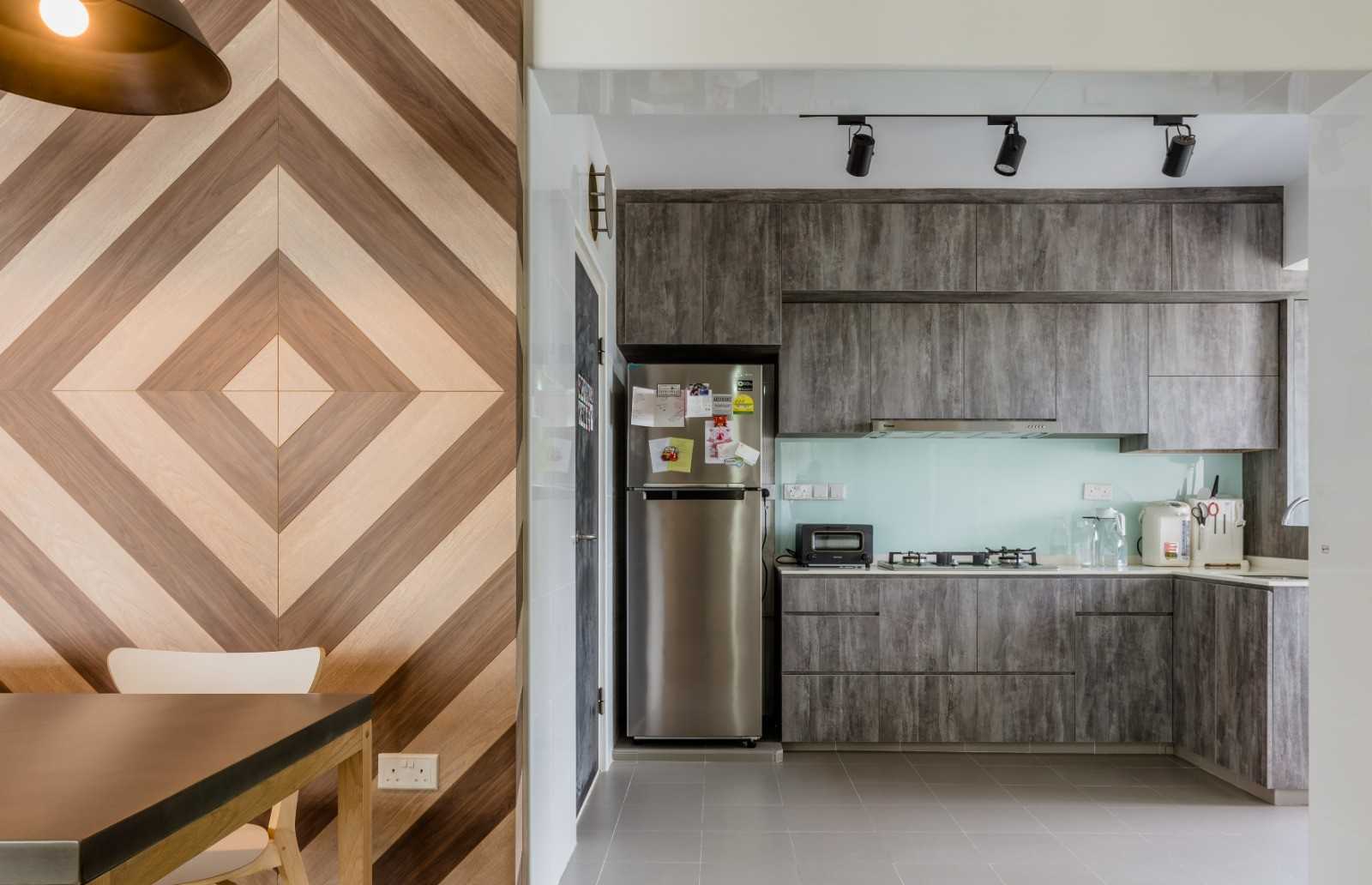 Modern Kitchen with Countertop and Homogeneous Tiles