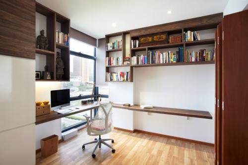Contemporary Study at HAVELOCK ROAD RIVER PLACE