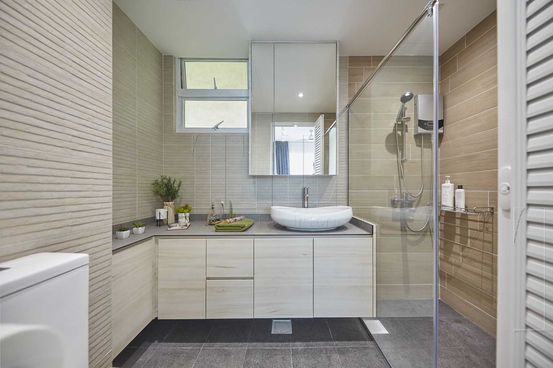 Scandinavian Bathroom with Countertop and Homogeneous Tiles