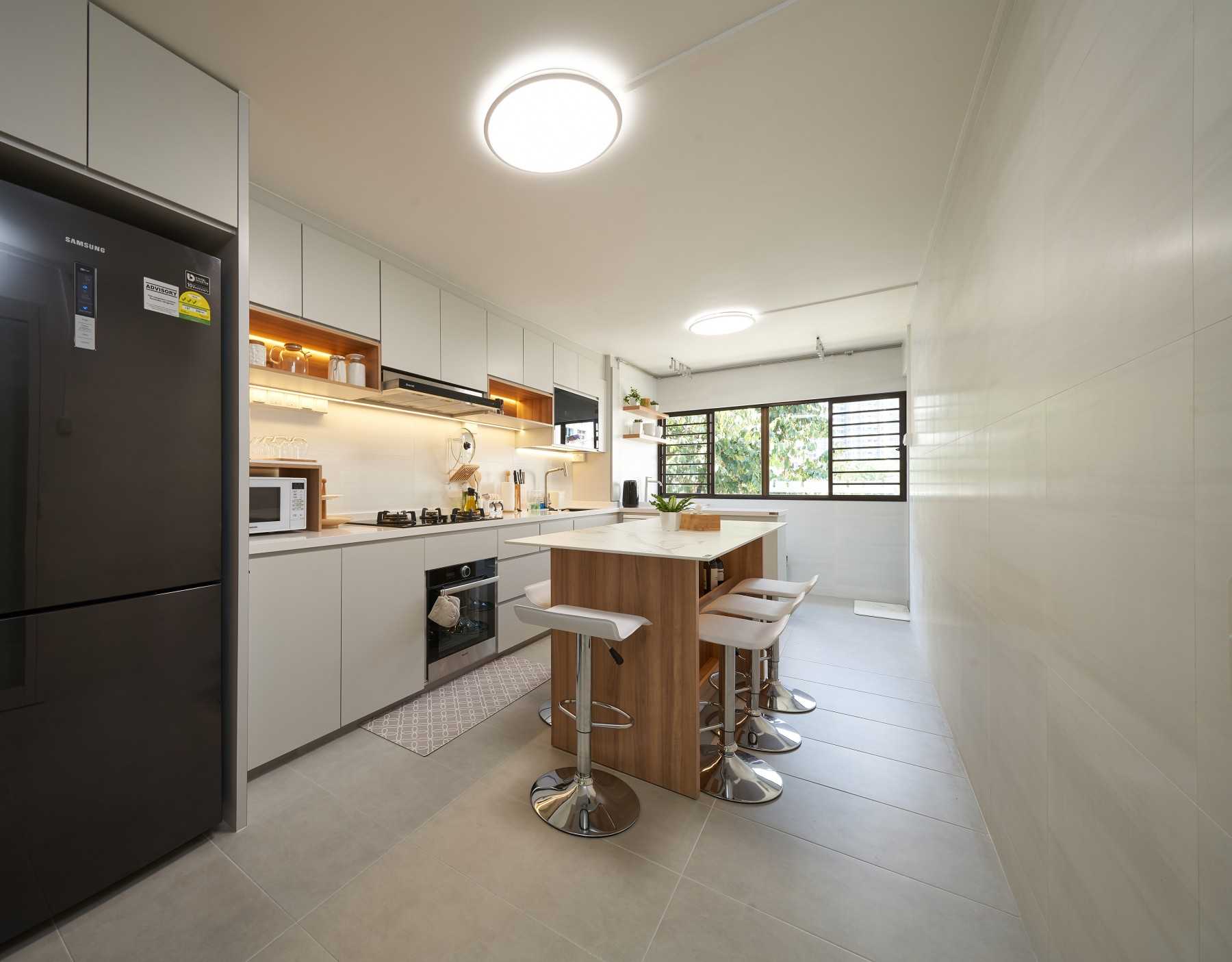 Contemporary Kitchen with Countertop and Kitchen Island