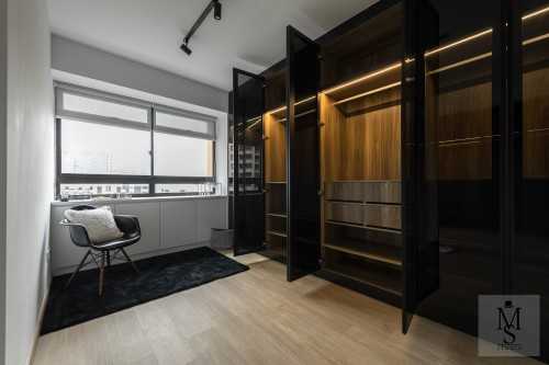 Minimalist Walk-in Wardrobe at Dover Minimalist