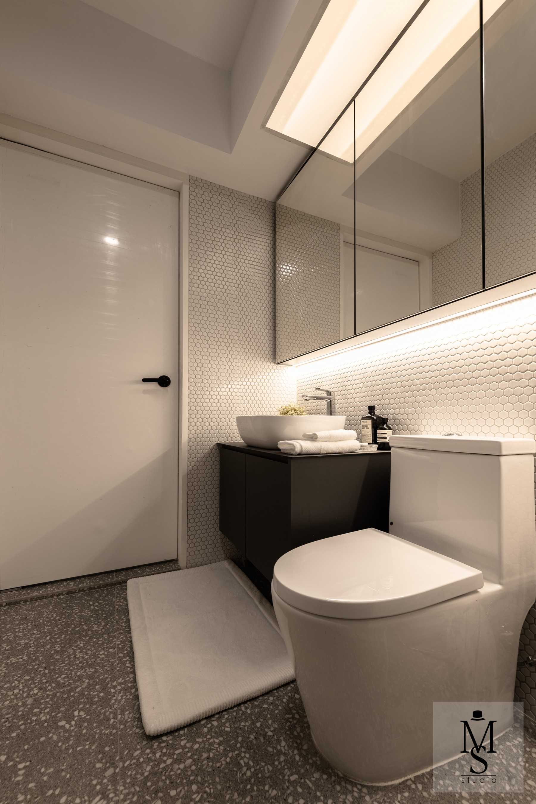 Minimalist Bathroom with Countertop and Mirror