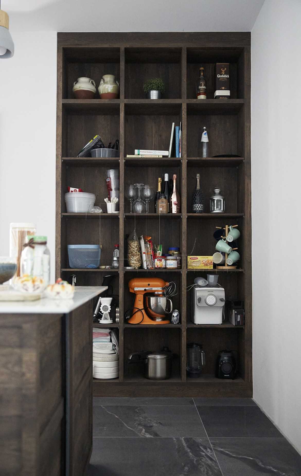 Contemporary Kitchen with Feature Wall and Breakfast Counter