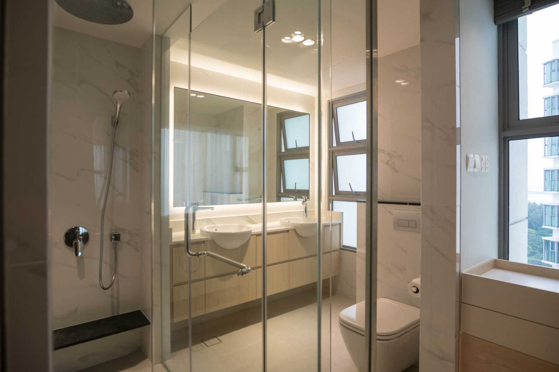 Minimalist Bathroom with Countertop and Marble Floor