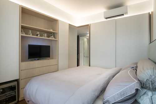 Minimalist Bedroom at The Belvedere - Contemporary Minimalist