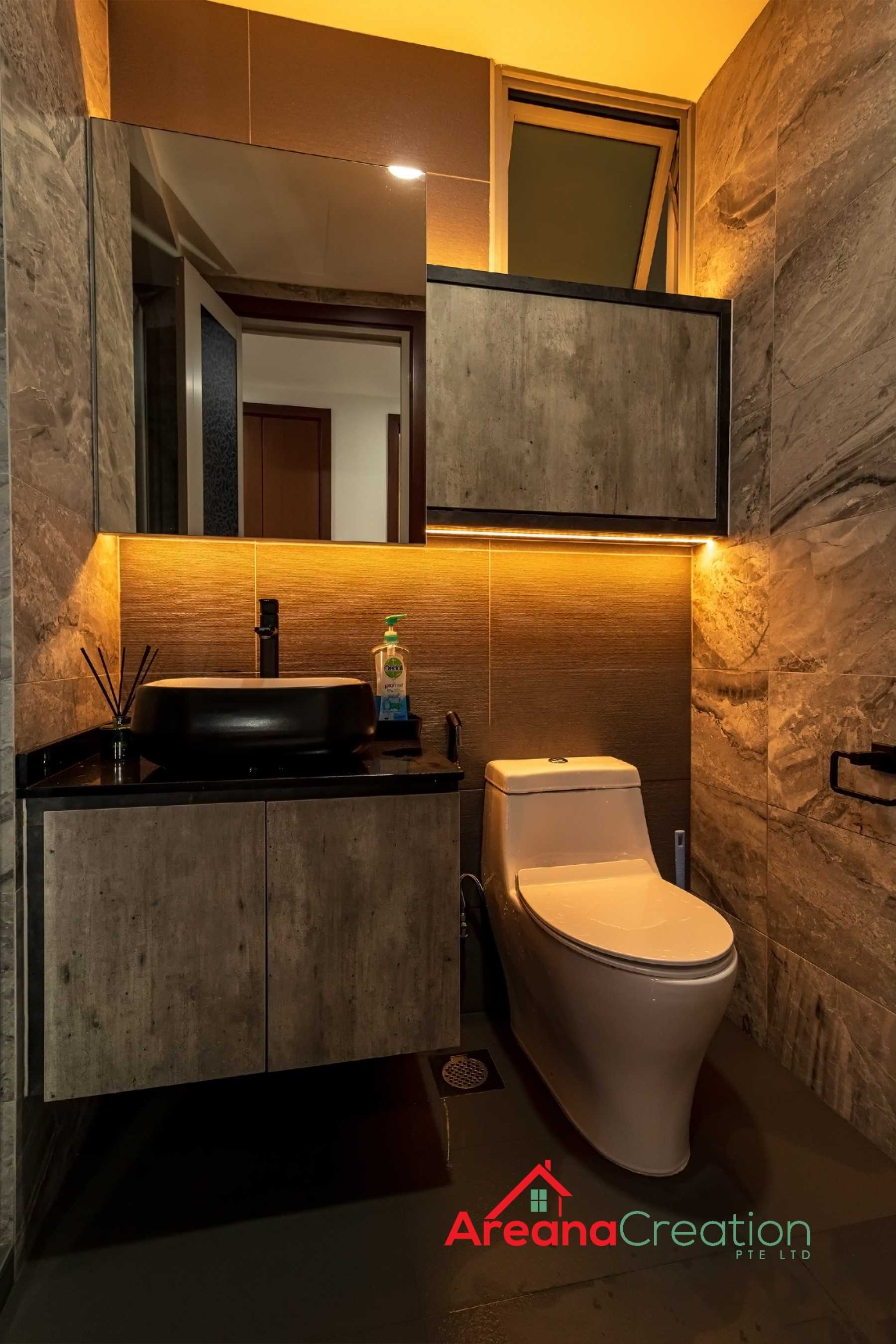 Contemporary Bathroom with Homogeneous Tiles and Shower Screen