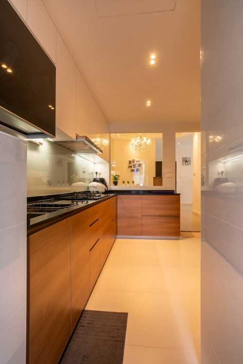 Minimalist Kitchen at Hill Brooks @ 88