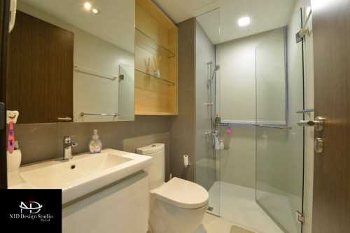 Modern Bathroom at Ecopolitan condo