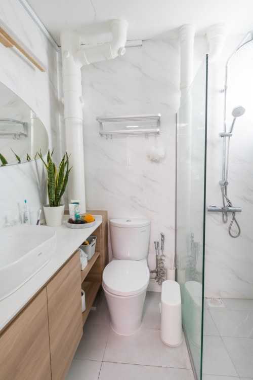 Scandinavian Bathroom at 49 Telok Blangah