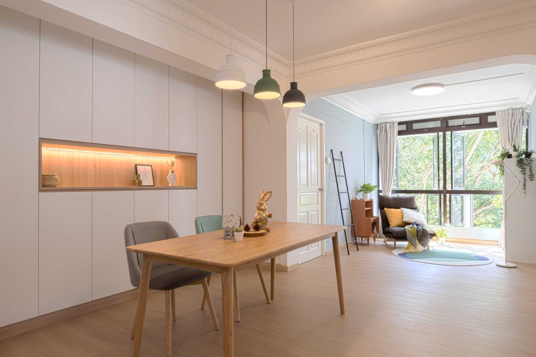 Scandinavian Dining Room with Dining Table and Dining Chairs