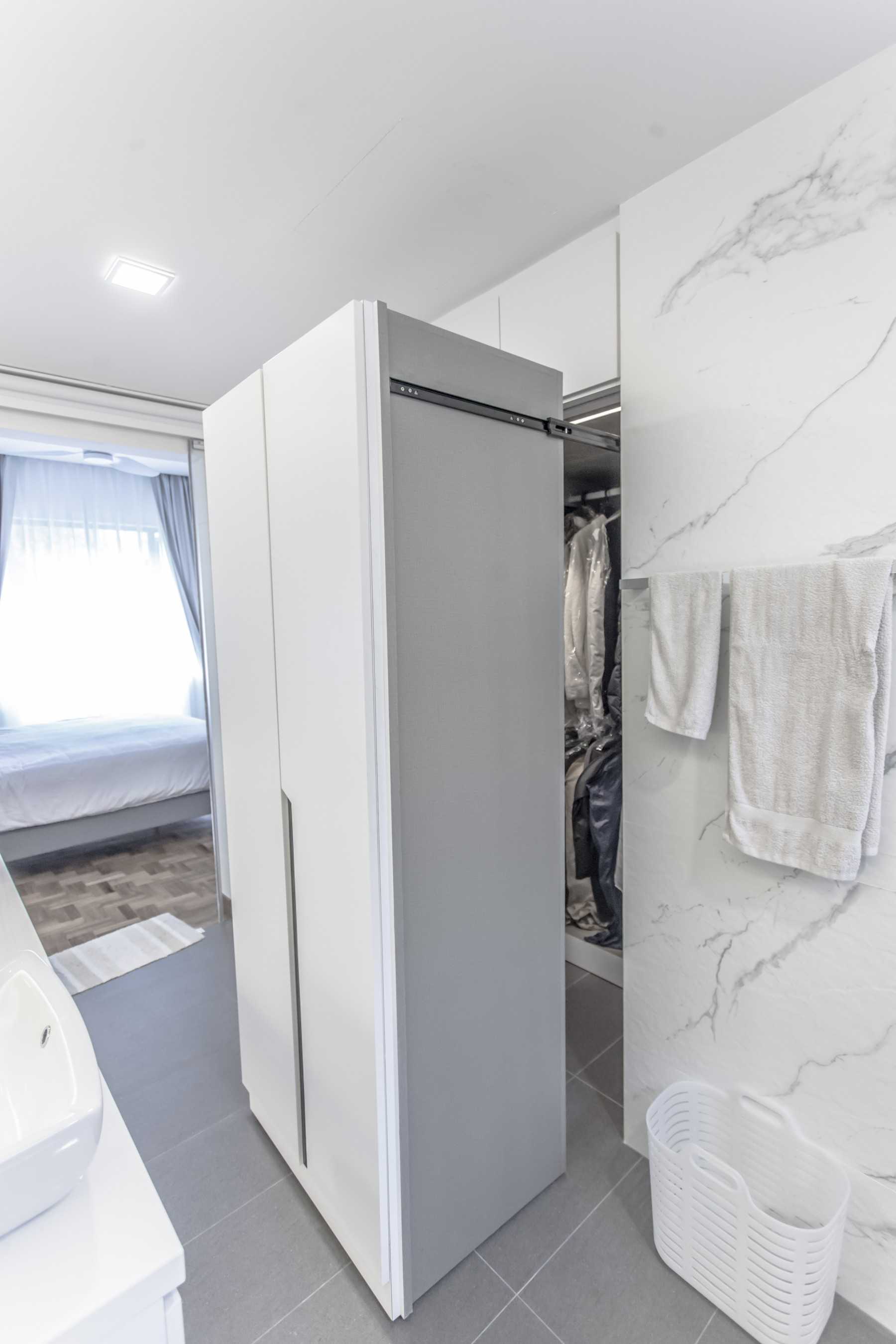 Minimalist Walk-in Wardrobe with Mirror and Wardrobe