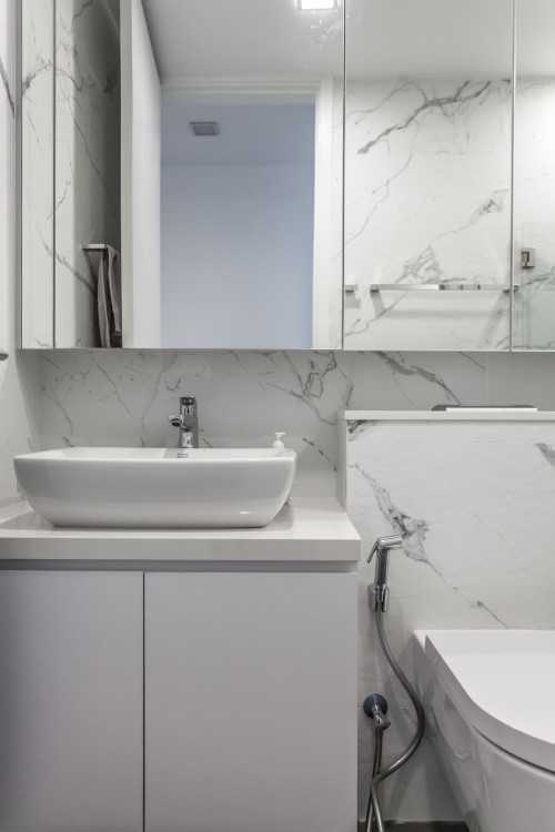 Minimalist Bathroom at Maplewood