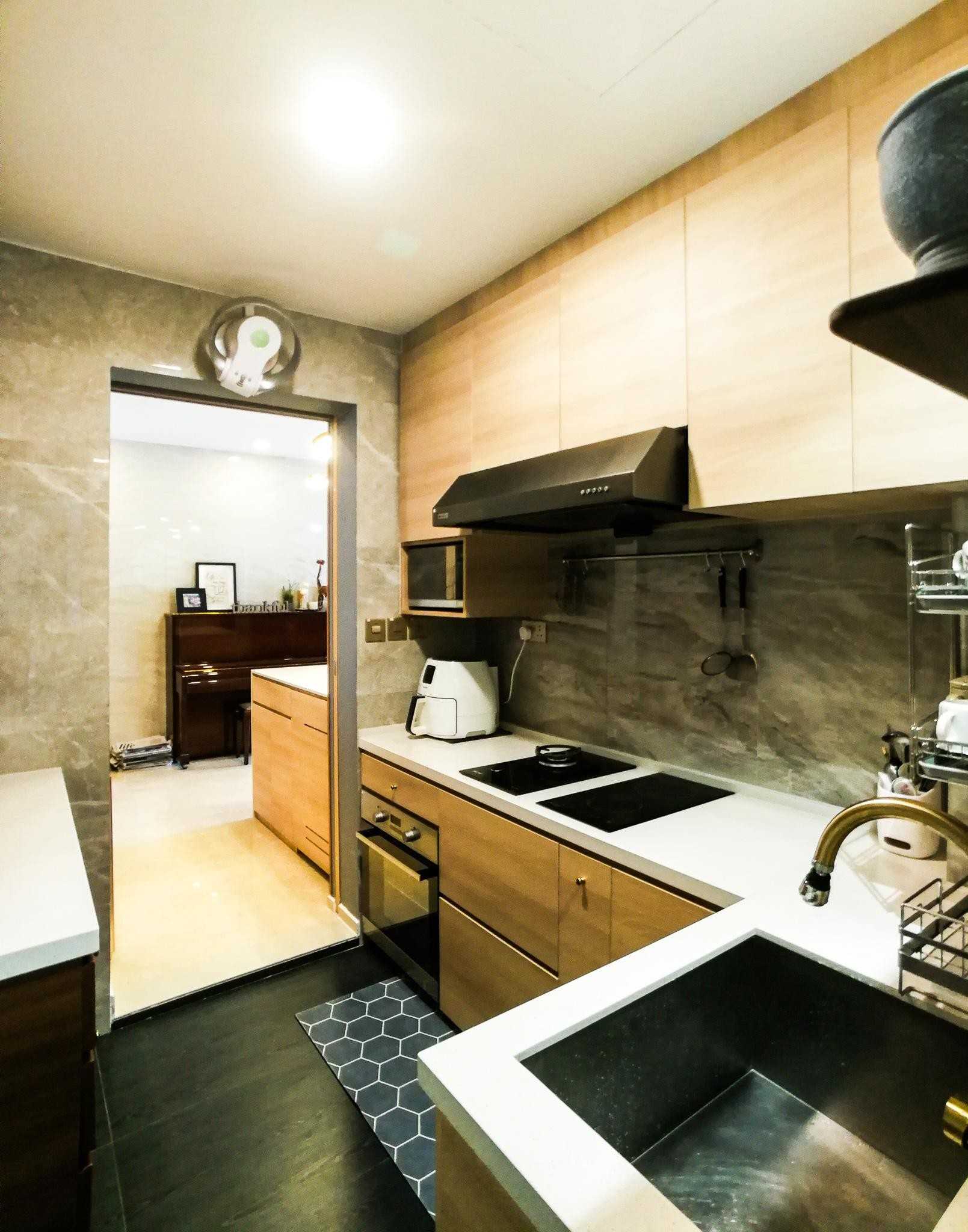 Modern Kitchen with Ceiling Fan and Kitchen Backsplash